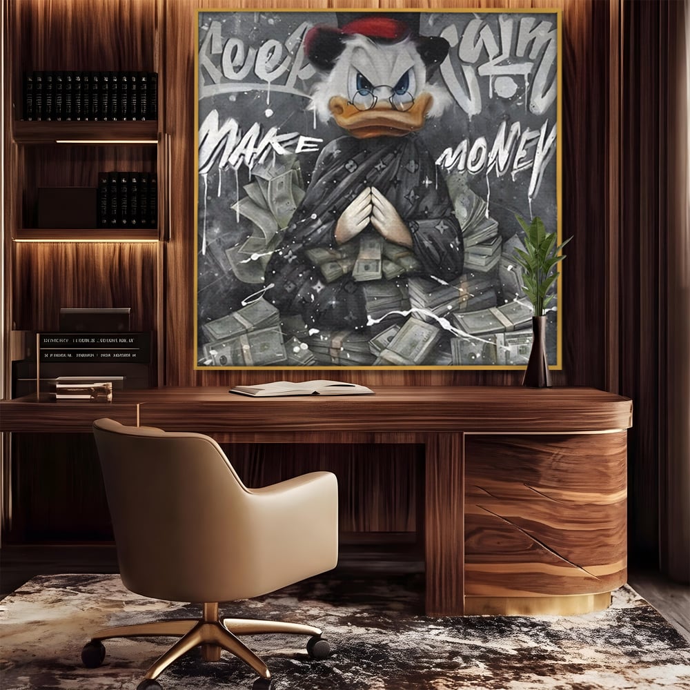 Tablou canvas cu tablou canvas cu scrooge mcduck si teancuri de bani, in rama de aluminiu auriu, pe perete intr-un birou